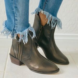 NIB Bronze Metallic Pointy Toe Western Ankle Boots
